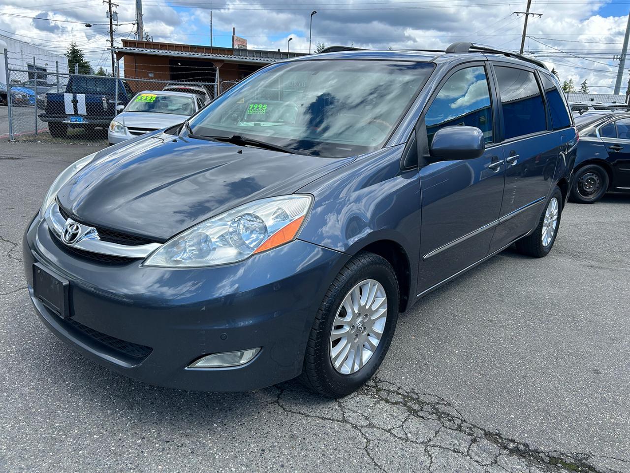 Toyota Sienna 5dr 7-Pass Van XLE AWD (Natl) 2008