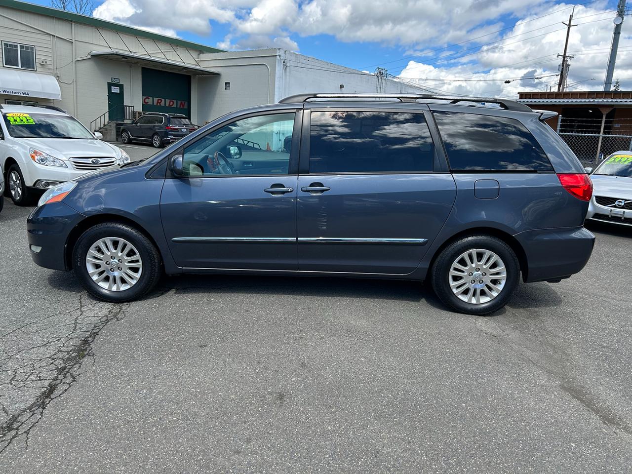 Toyota Sienna 5dr 7-Pass Van XLE AWD (Natl) 2008