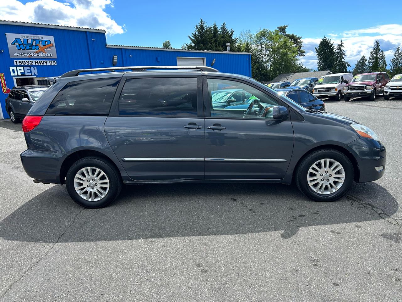 Toyota Sienna 5dr 7-Pass Van XLE AWD (Natl) 2008