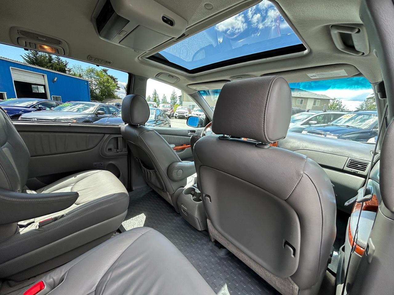 Toyota Sienna 5dr 7-Pass Van XLE AWD (Natl) 2008