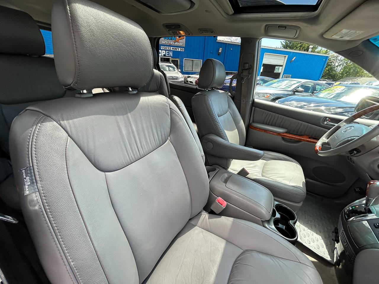 Toyota Sienna 5dr 7-Pass Van XLE AWD (Natl) 2008