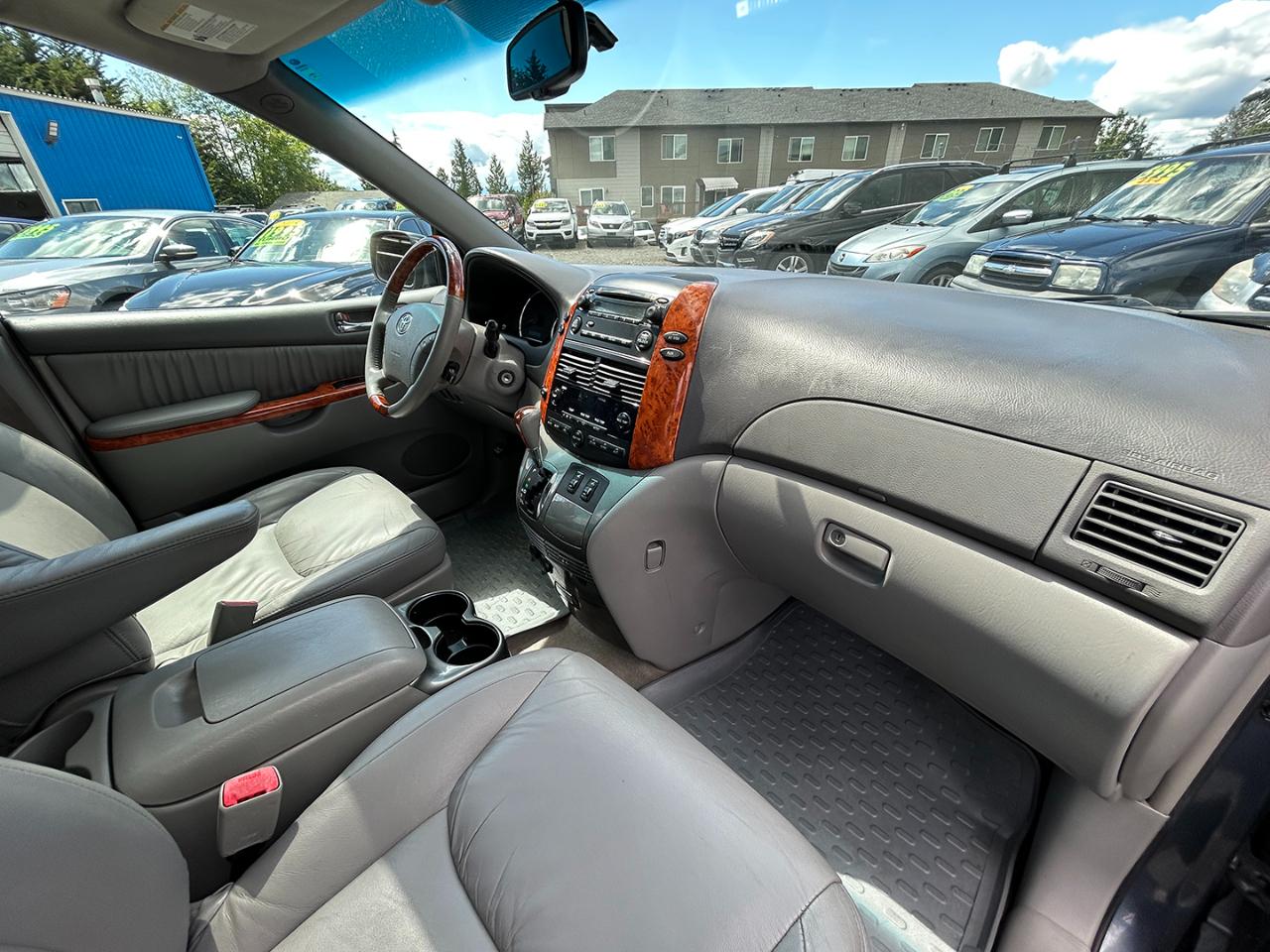 Toyota Sienna 5dr 7-Pass Van XLE AWD (Natl) 2008