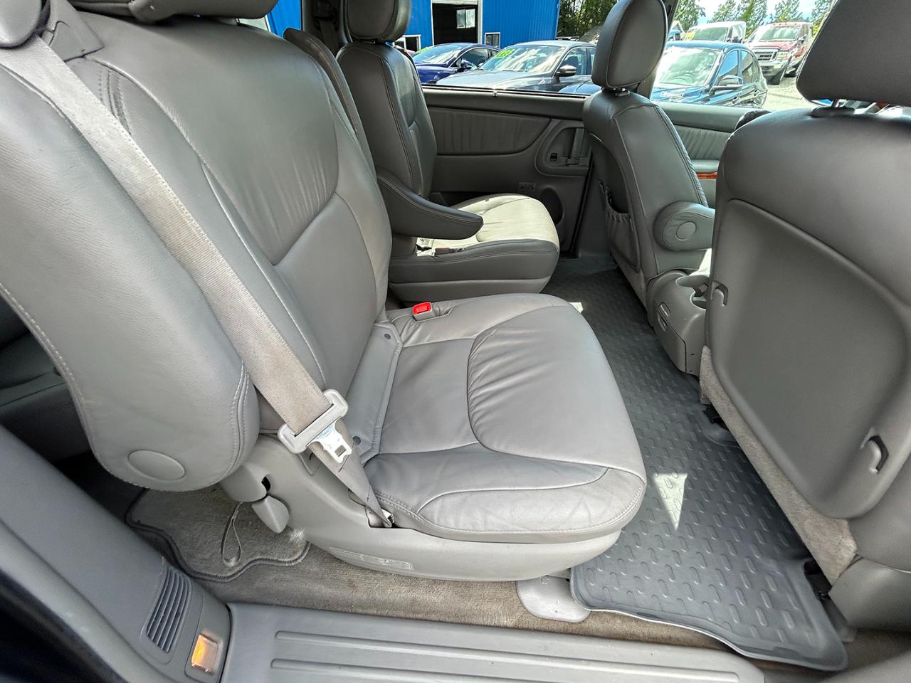 Toyota Sienna 5dr 7-Pass Van XLE AWD (Natl) 2008