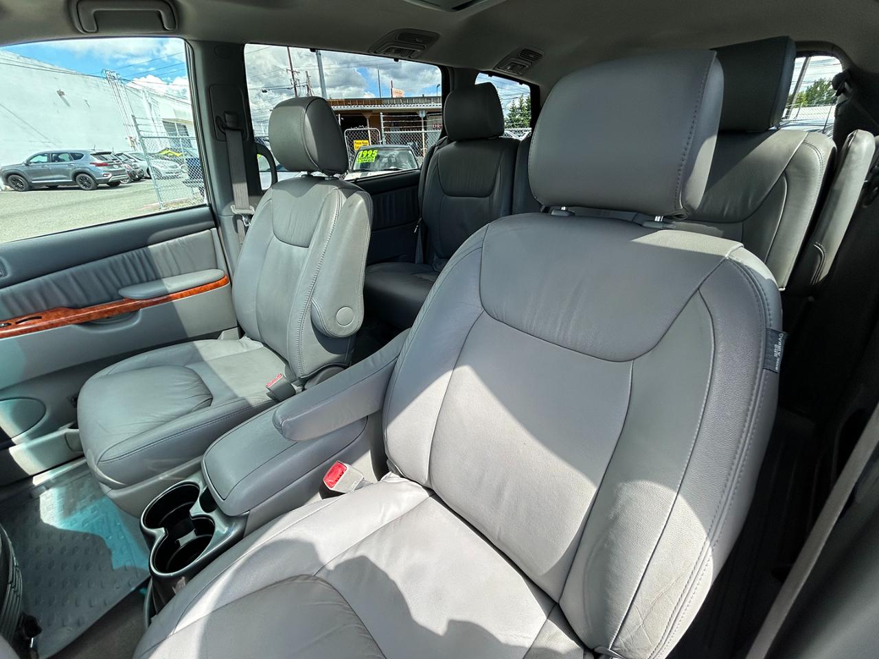 Toyota Sienna 5dr 7-Pass Van XLE AWD (Natl) 2008