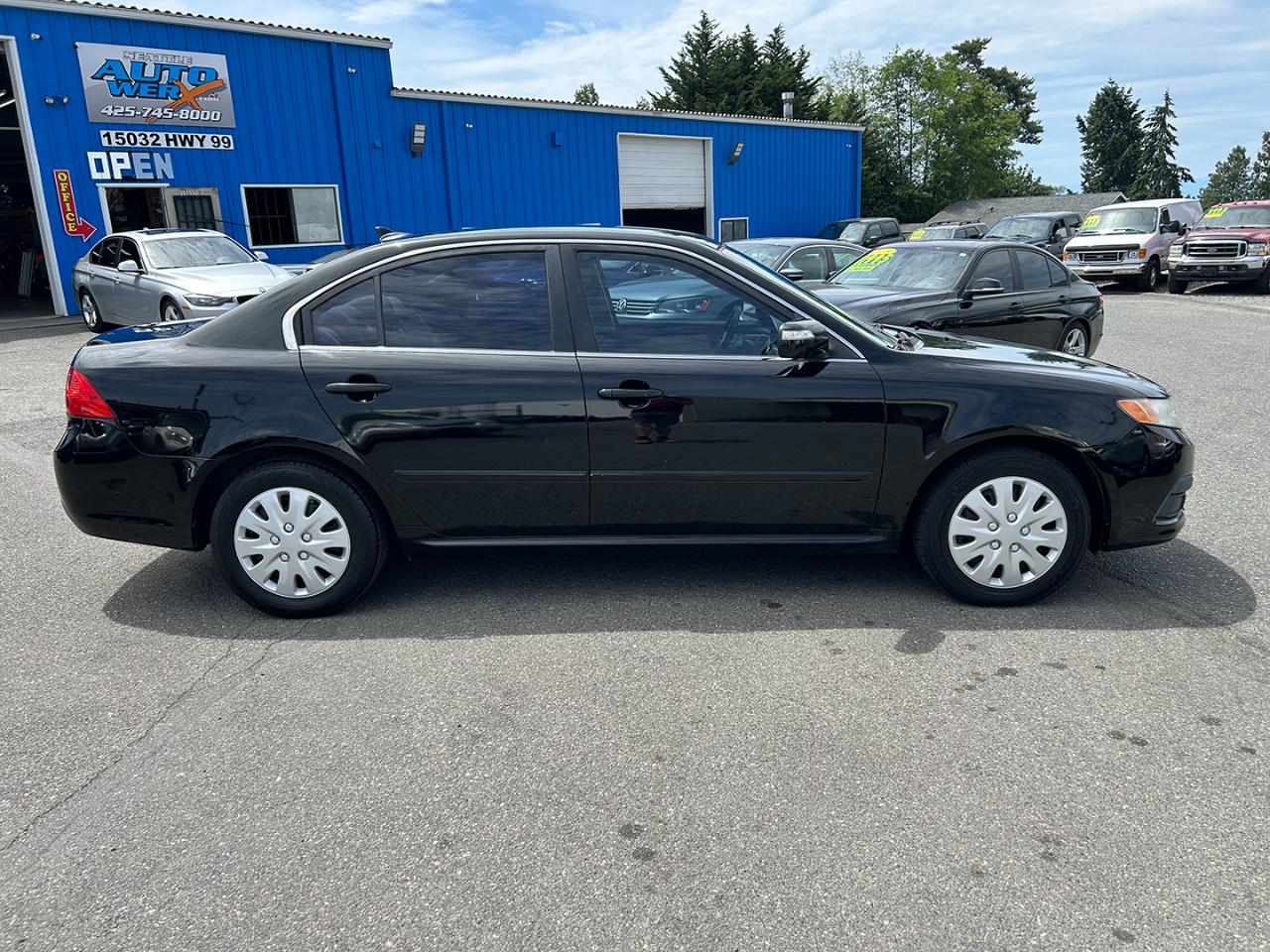 Kia Optima 4dr Sdn I4 Auto LX 2010