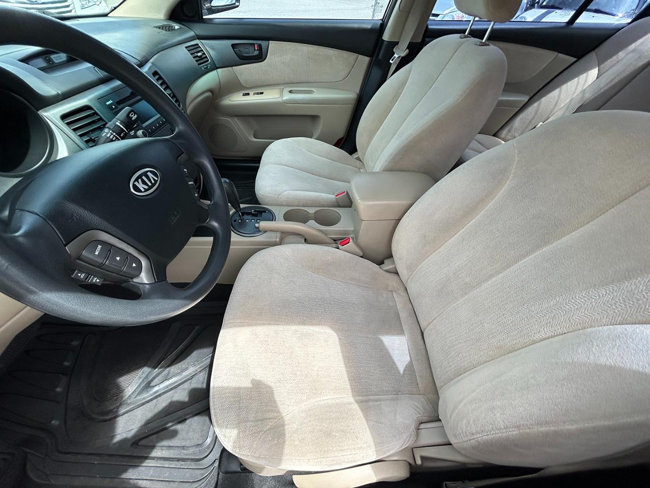 Kia Optima 4dr Sdn I4 Auto LX 2010
