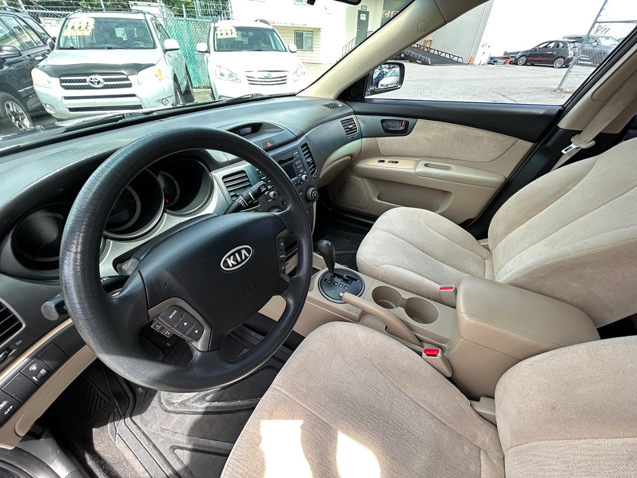 Kia Optima 4dr Sdn I4 Auto LX 2010