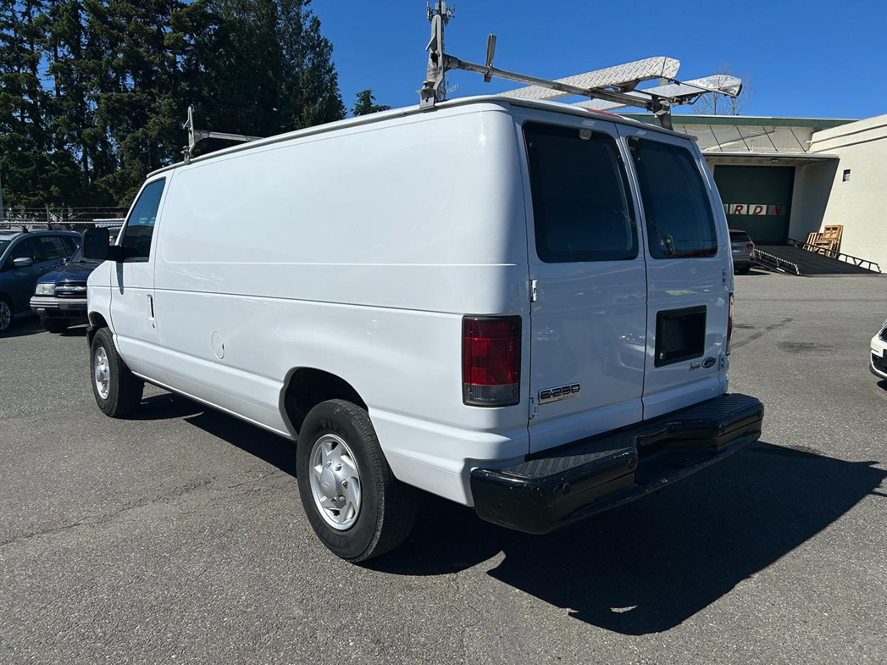 Ford Econoline Cargo Van E-250 Commercial 2013