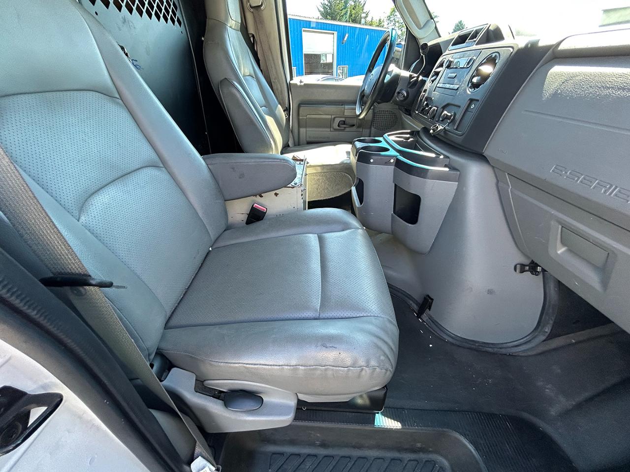 Ford Econoline Cargo Van E-250 Commercial 2013