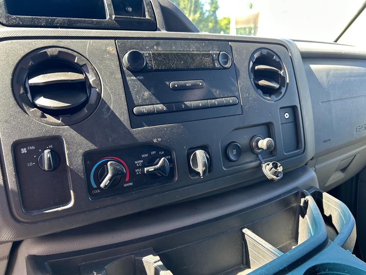 Ford Econoline Cargo Van E-250 Commercial 2013
