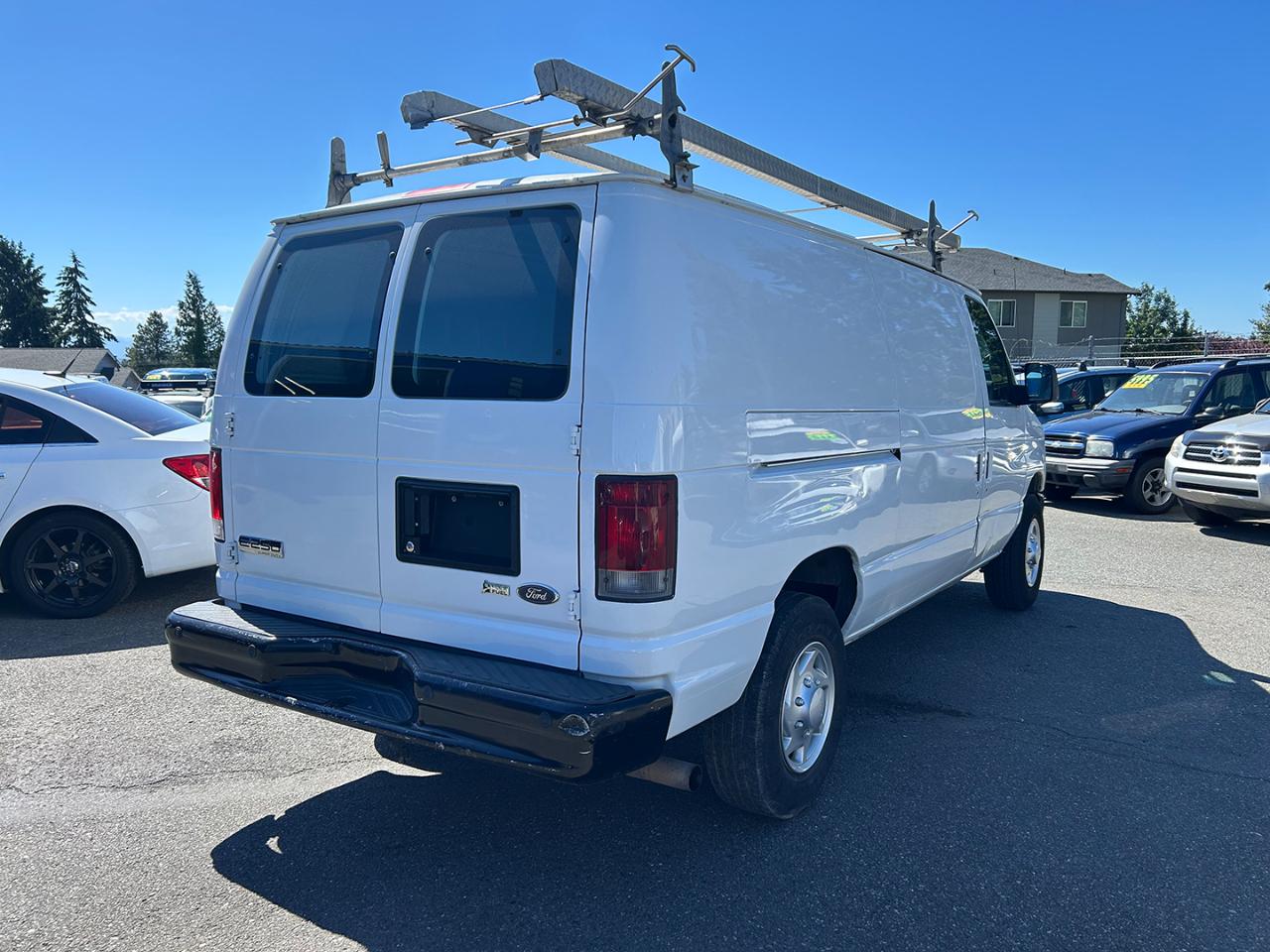 Ford Econoline Cargo Van E-250 Commercial 2013