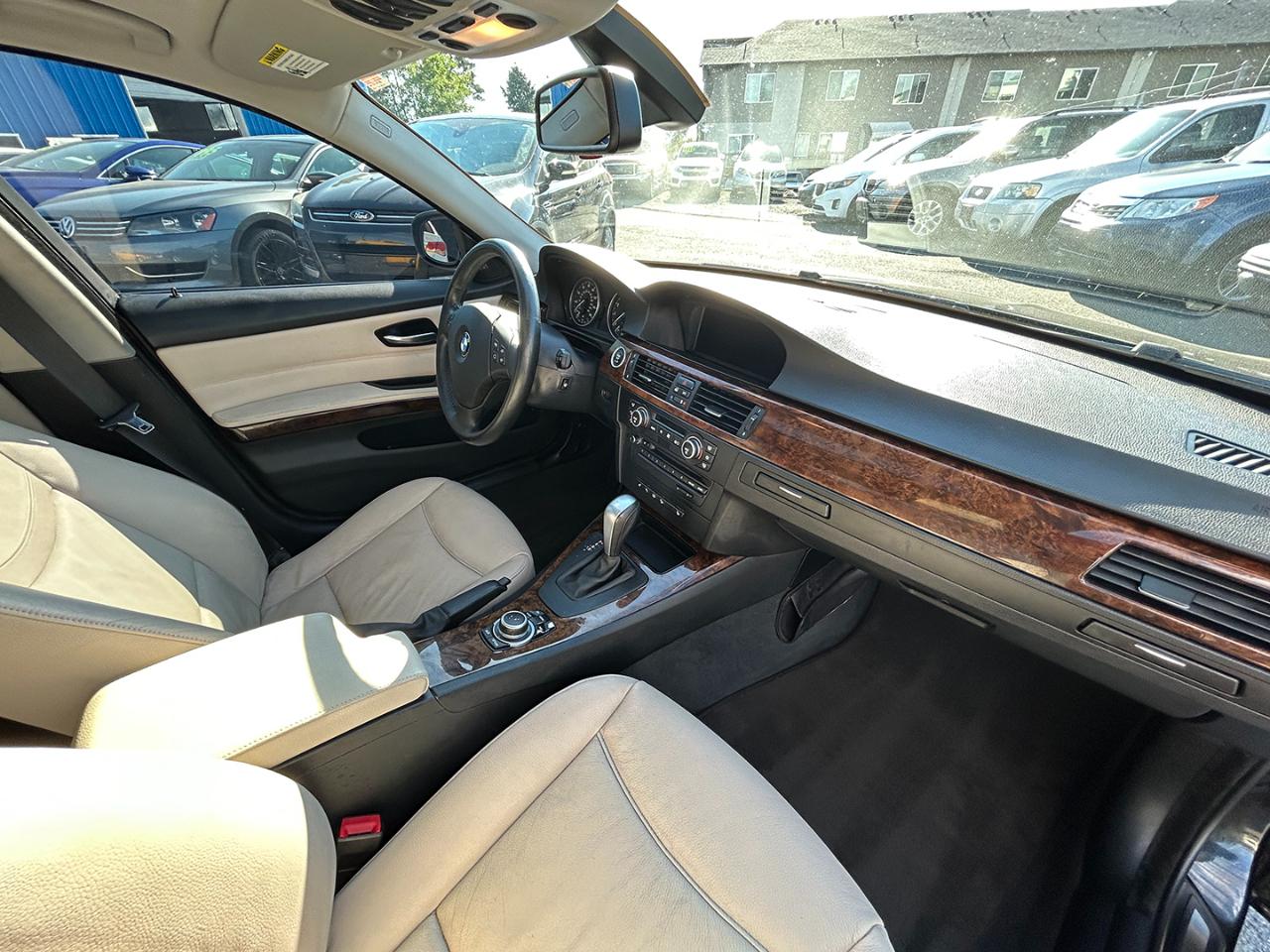 BMW 3 Series 4dr Sdn 335i xDrive AWD 2009