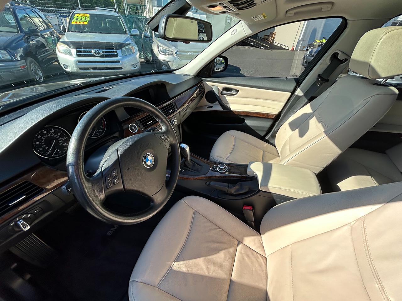 BMW 3 Series 4dr Sdn 335i xDrive AWD 2009