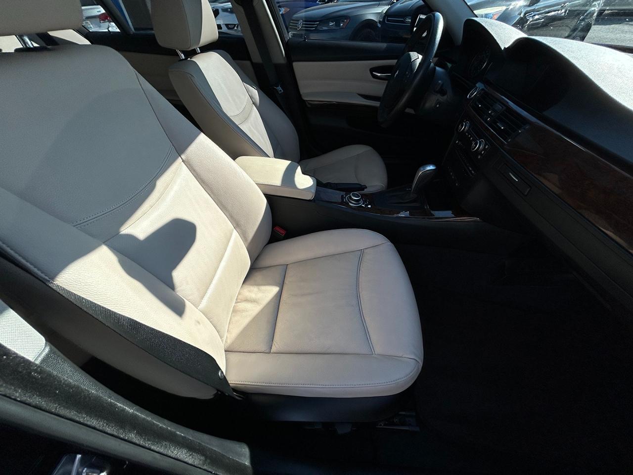 BMW 3 Series 4dr Sdn 335i xDrive AWD 2009