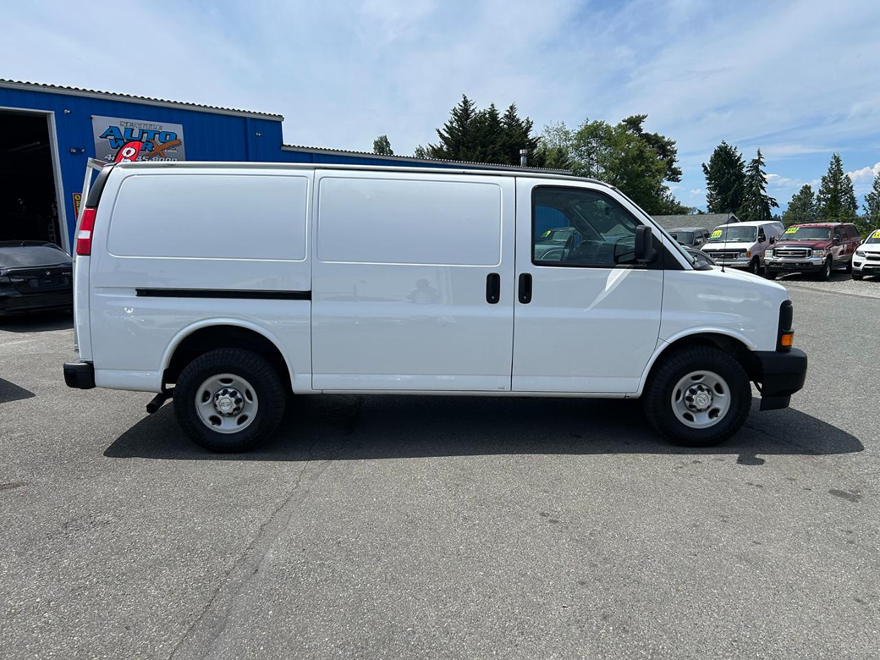 Chevrolet Express Cargo Van RWD 3500 135" 2017