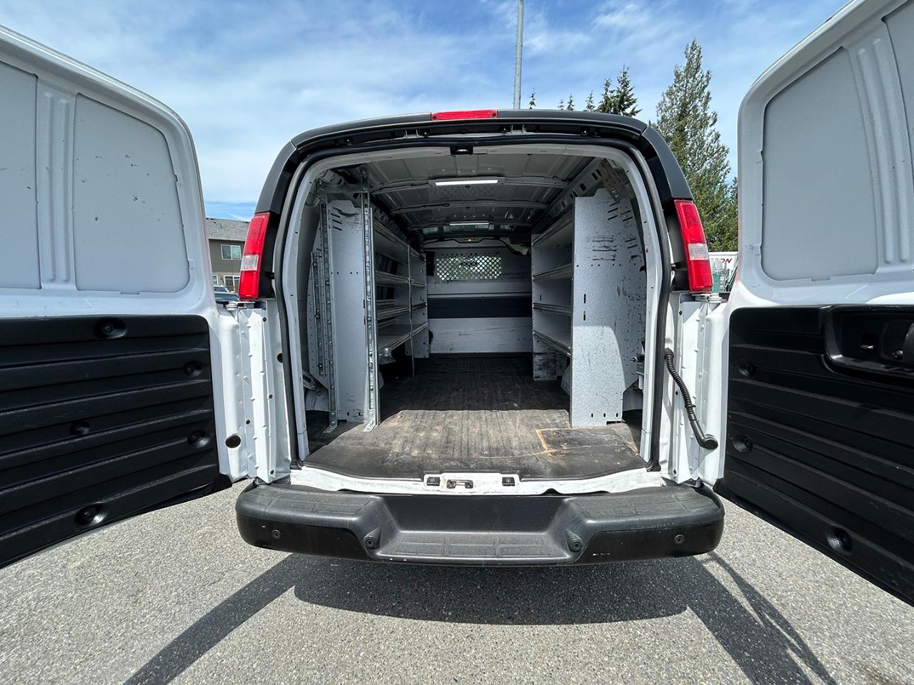 Chevrolet Express Cargo Van RWD 3500 135" 2017