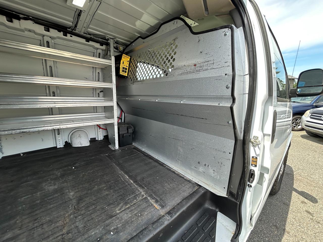 Chevrolet Express Cargo Van RWD 3500 135" 2017