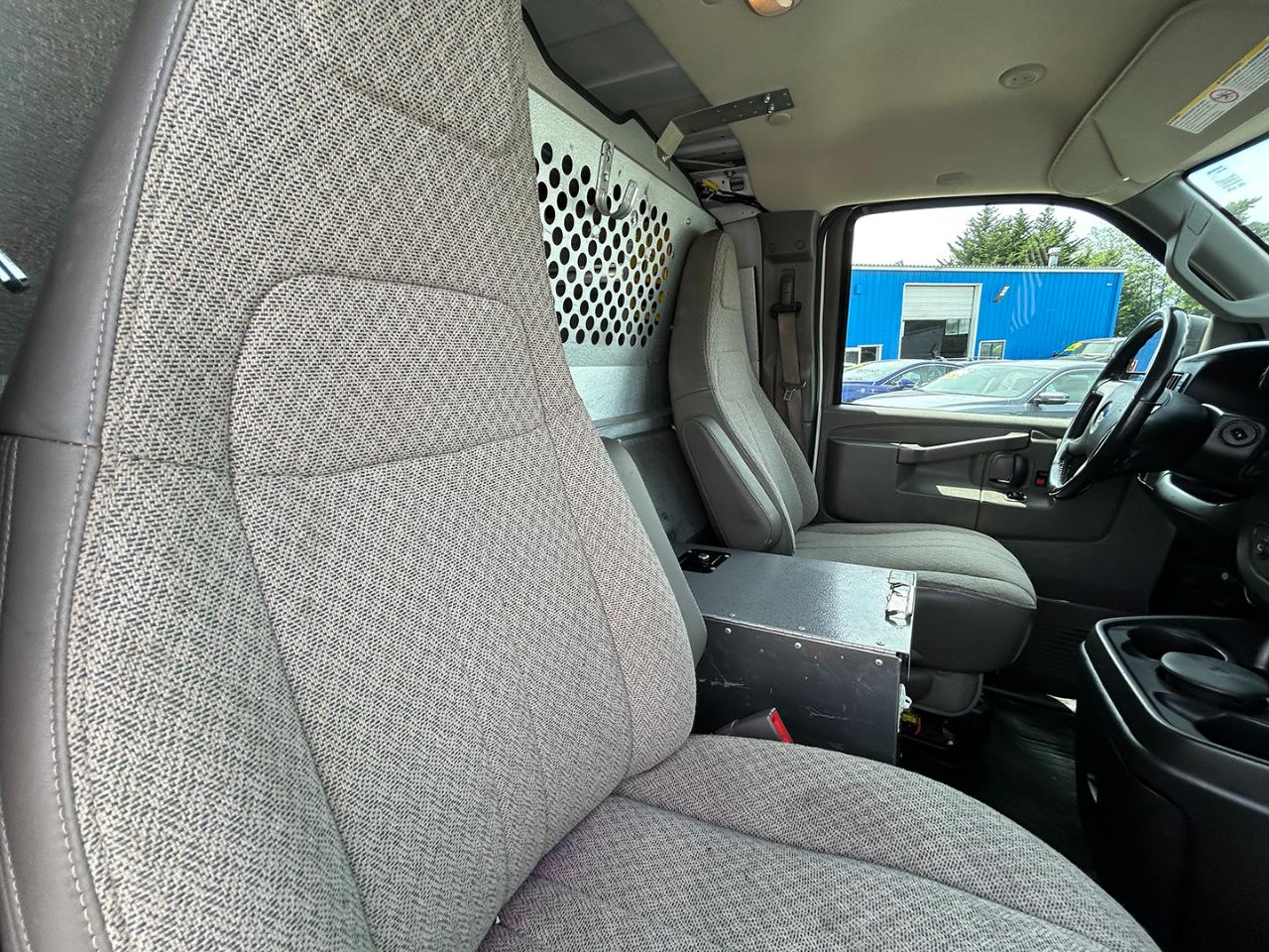 Chevrolet Express Cargo Van RWD 3500 135" 2017