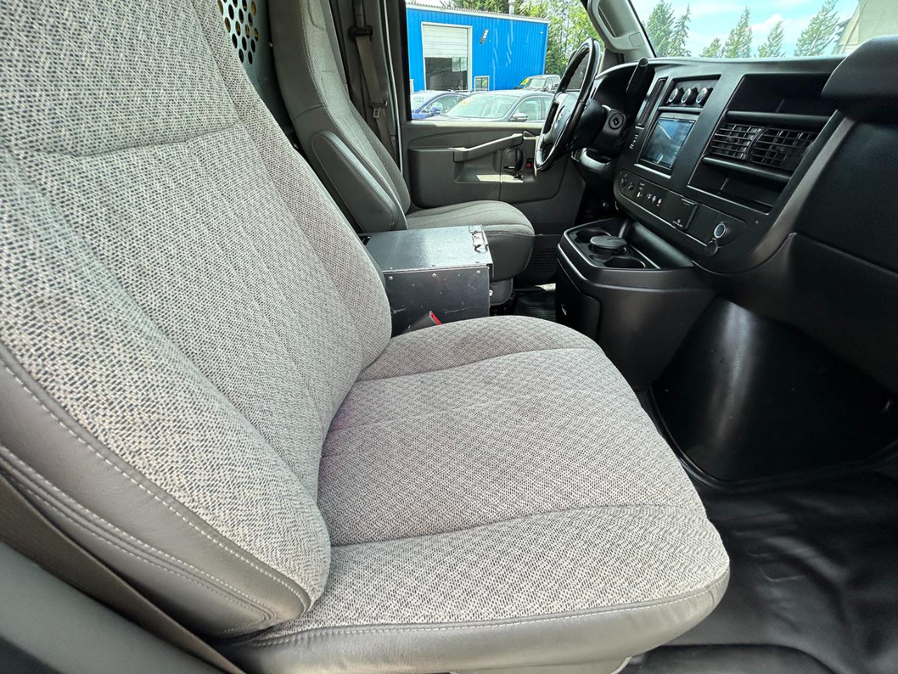 Chevrolet Express Cargo Van RWD 3500 135" 2017