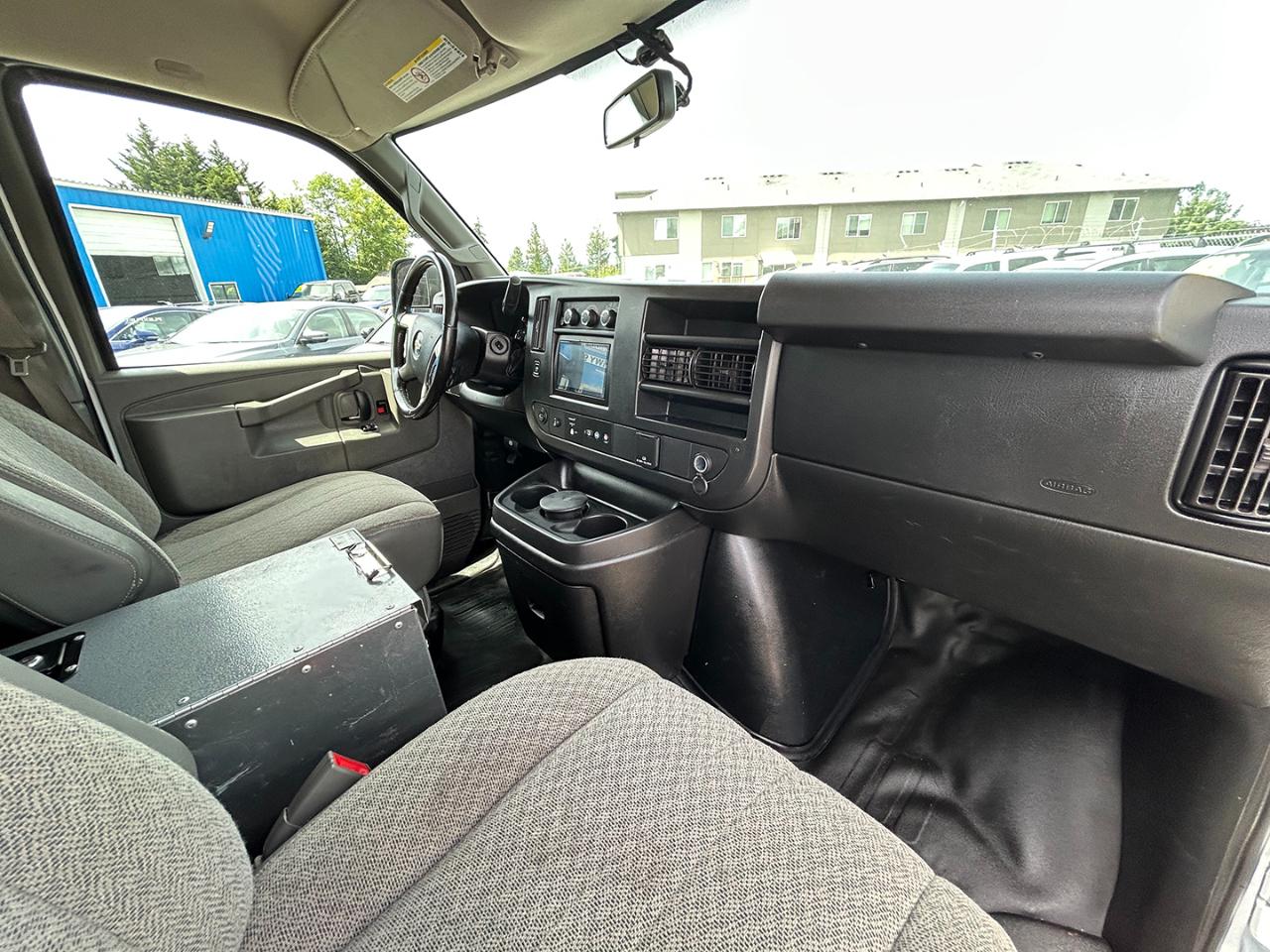 Chevrolet Express Cargo Van RWD 3500 135" 2017