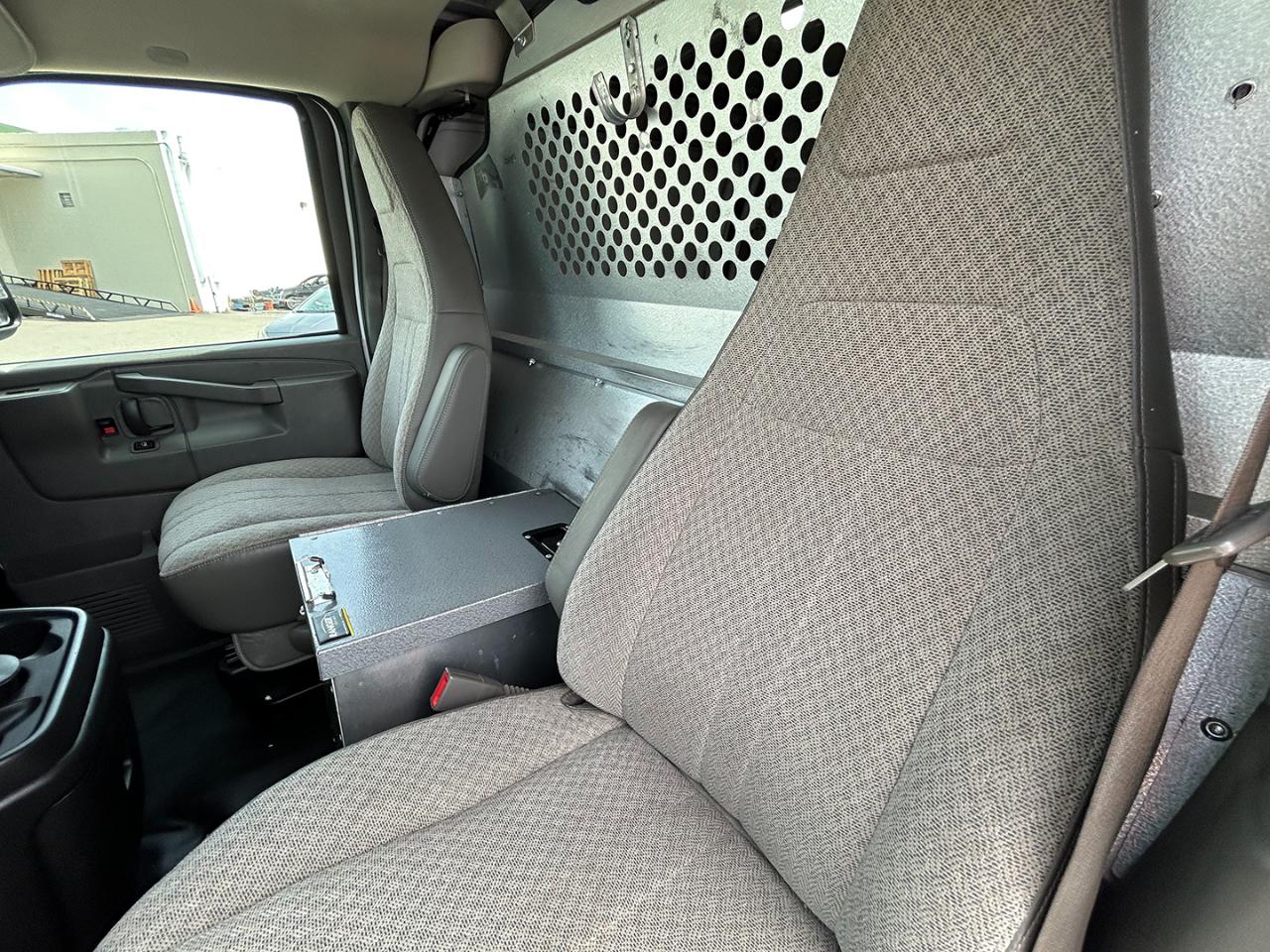 Chevrolet Express Cargo Van RWD 3500 135" 2017