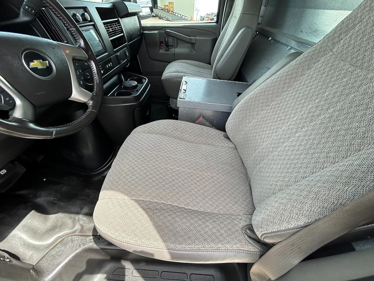 Chevrolet Express Cargo Van RWD 3500 135" 2017
