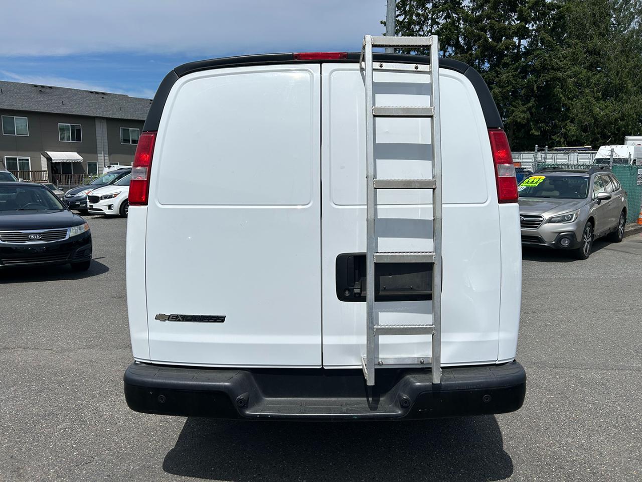 Chevrolet Express Cargo Van RWD 3500 135" 2017