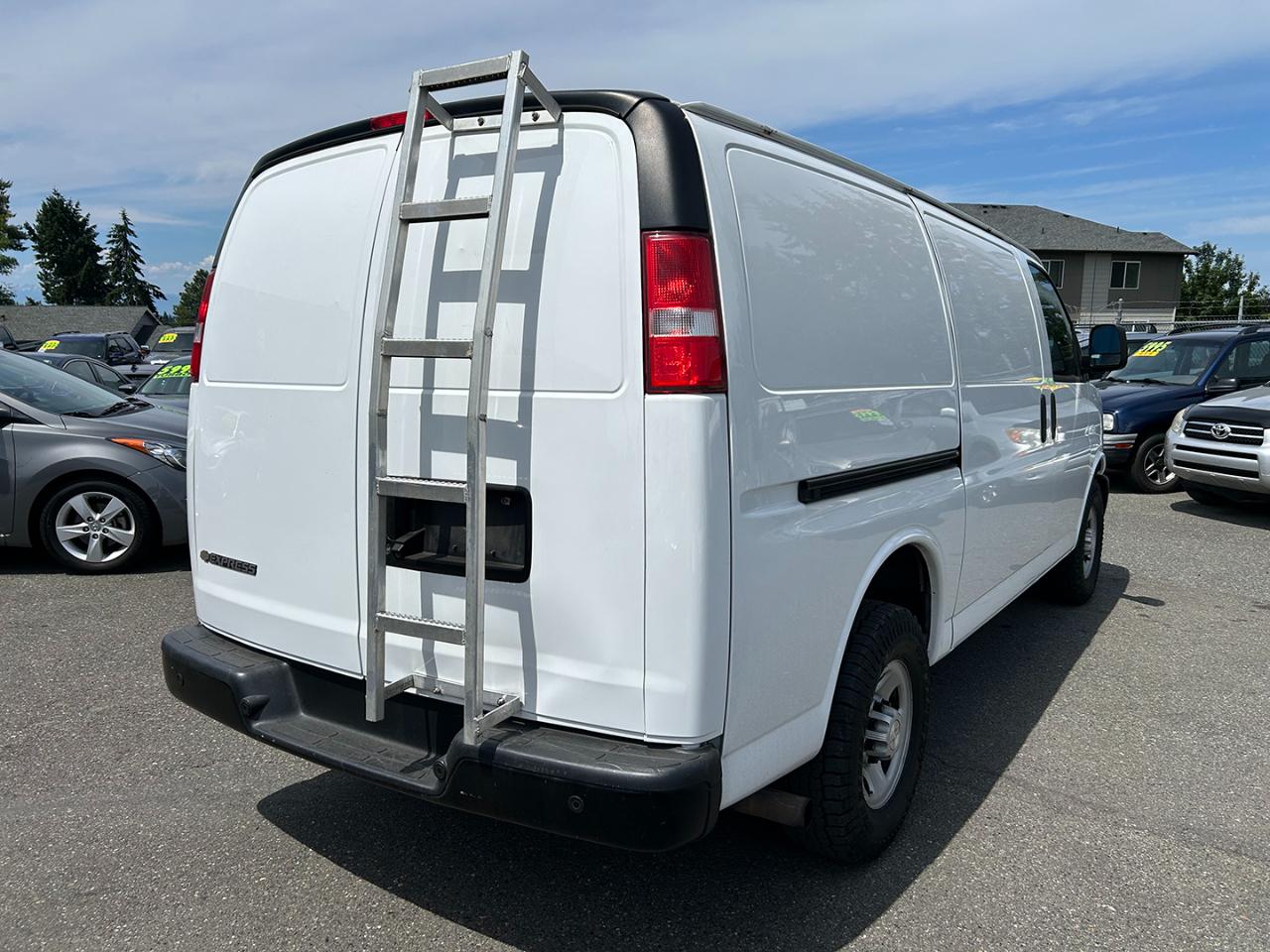 Chevrolet Express Cargo Van RWD 3500 135" 2017