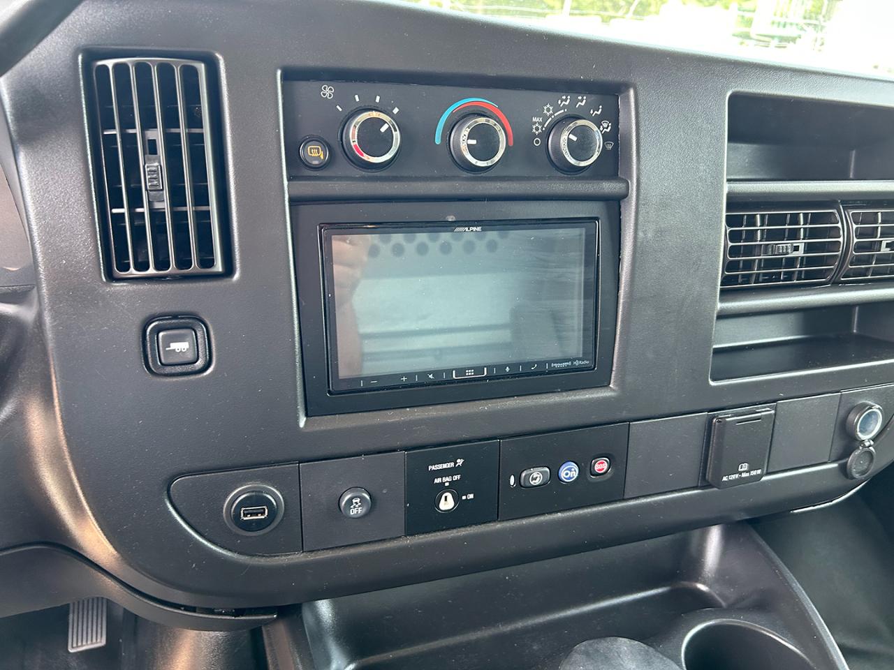 Chevrolet Express Cargo Van RWD 3500 135" 2017