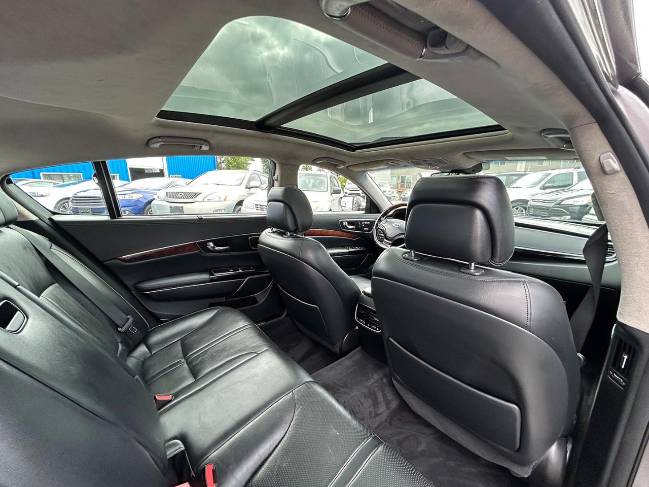 Kia K900 4dr Sdn Luxury 2015