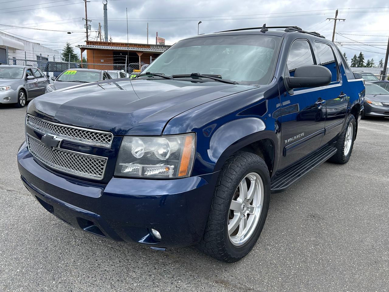 Chevrolet Avalanche 4WD Crew Cab LT 2011