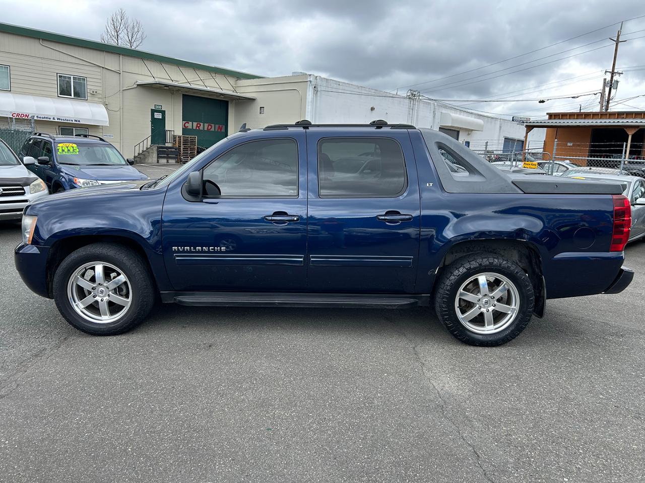 Chevrolet Avalanche 4WD Crew Cab LT 2011