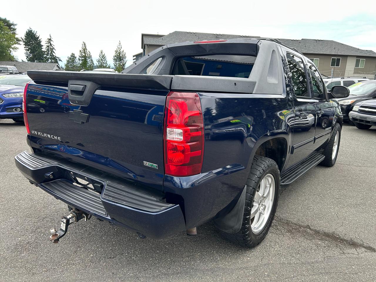 Chevrolet Avalanche 4WD Crew Cab LT 2011