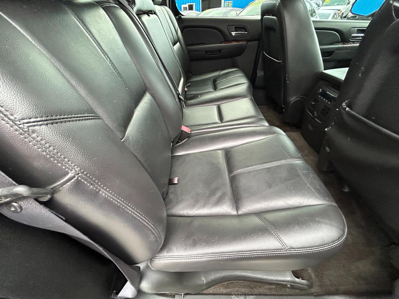 Chevrolet Avalanche 4WD Crew Cab LT 2011