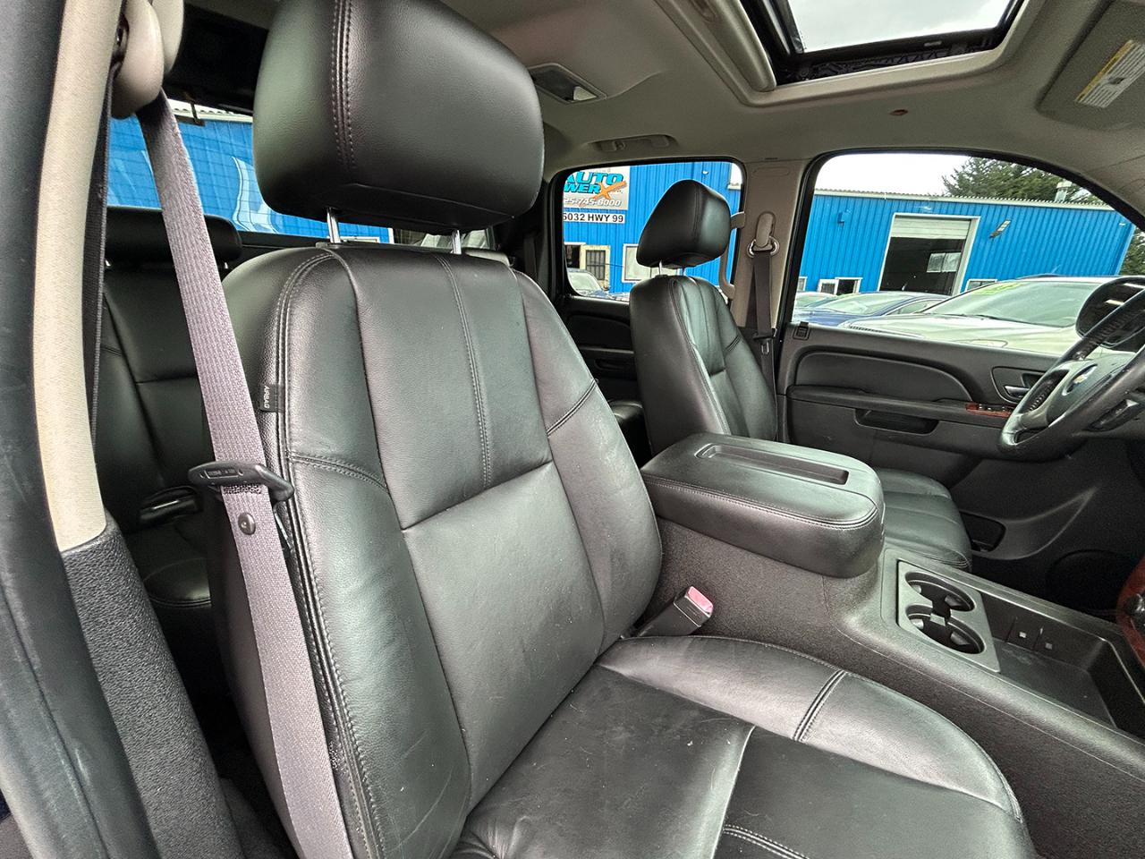 Chevrolet Avalanche 4WD Crew Cab LT 2011