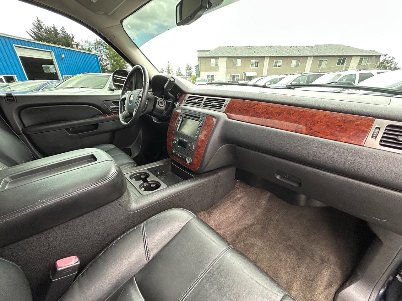 Chevrolet Avalanche 4WD Crew Cab LT 2011