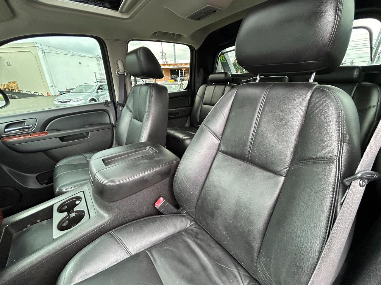 Chevrolet Avalanche 4WD Crew Cab LT 2011