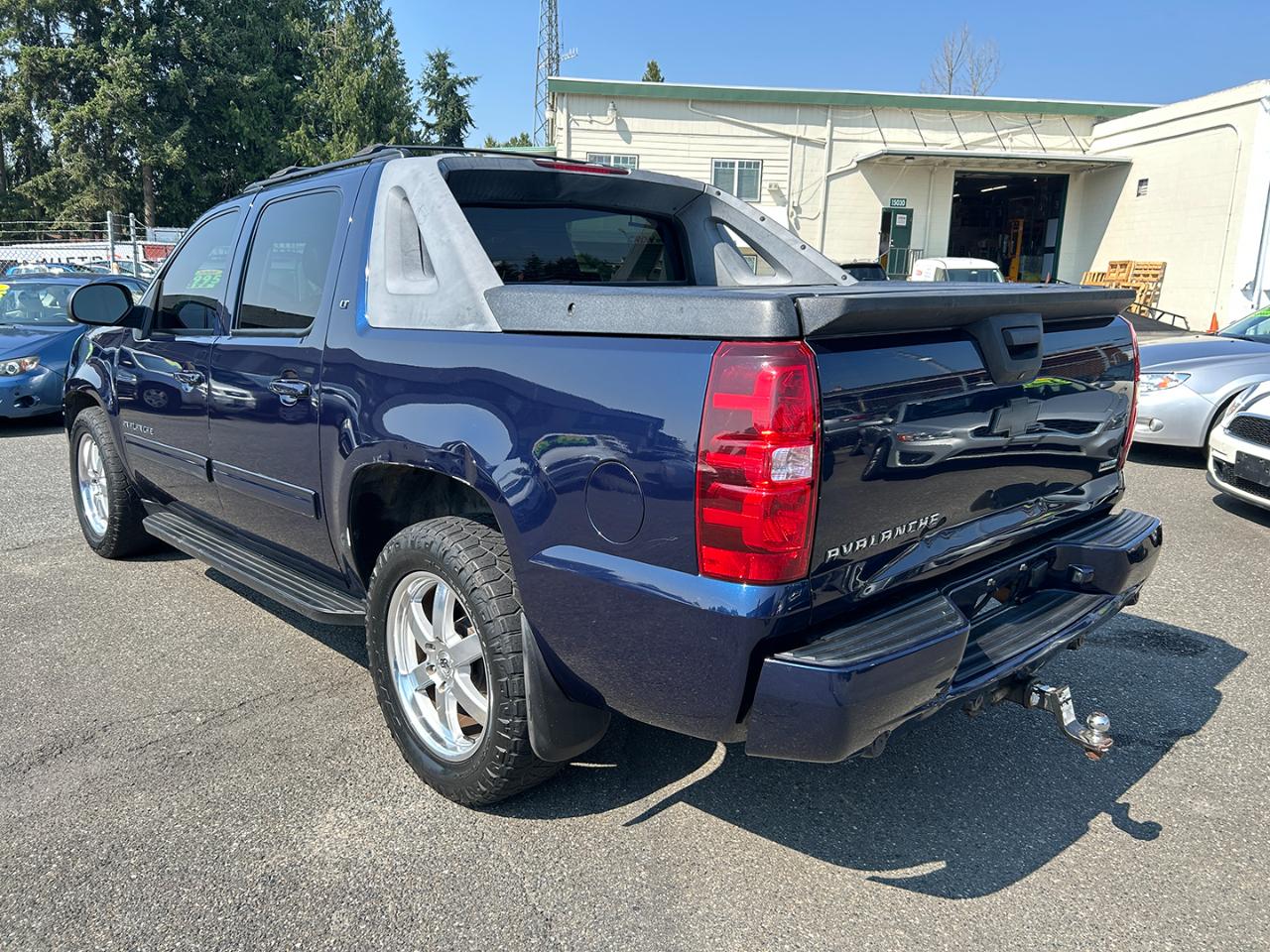 Chevrolet Avalanche 4WD Crew Cab LT 2011