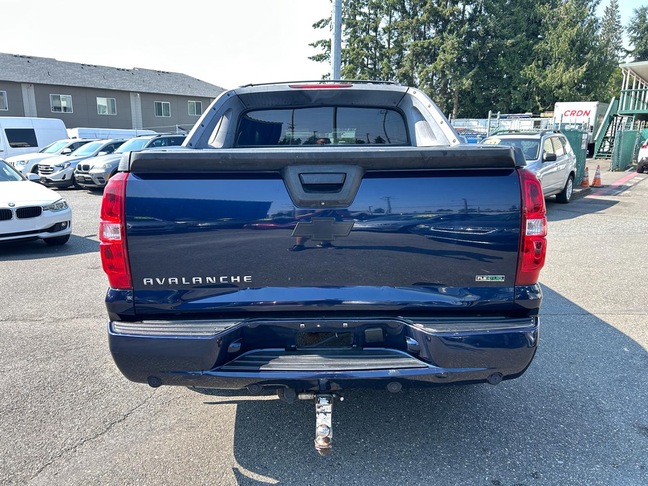 Chevrolet Avalanche 4WD Crew Cab LT 2011
