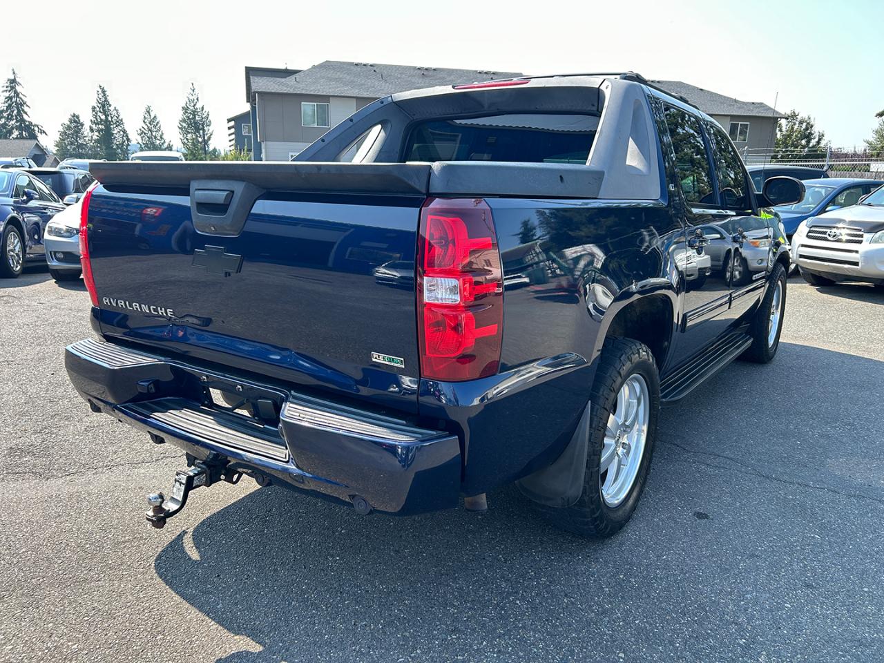 Chevrolet Avalanche 4WD Crew Cab LT 2011