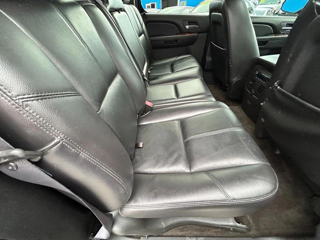 Chevrolet Avalanche 4WD Crew Cab LT 2011
