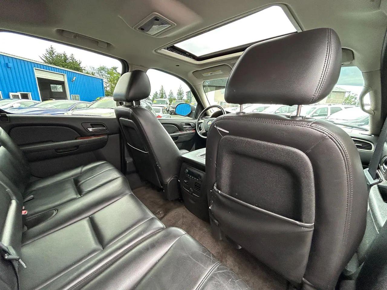 Chevrolet Avalanche 4WD Crew Cab LT 2011