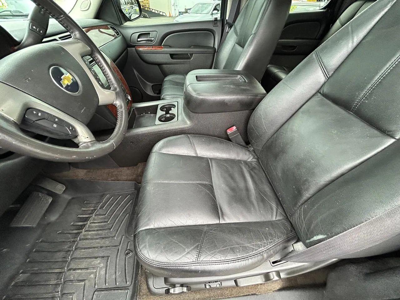 Chevrolet Avalanche 4WD Crew Cab LT 2011