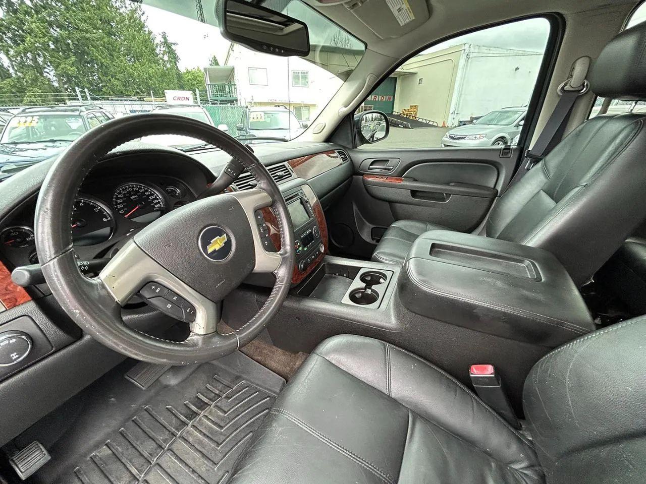 Chevrolet Avalanche 4WD Crew Cab LT 2011
