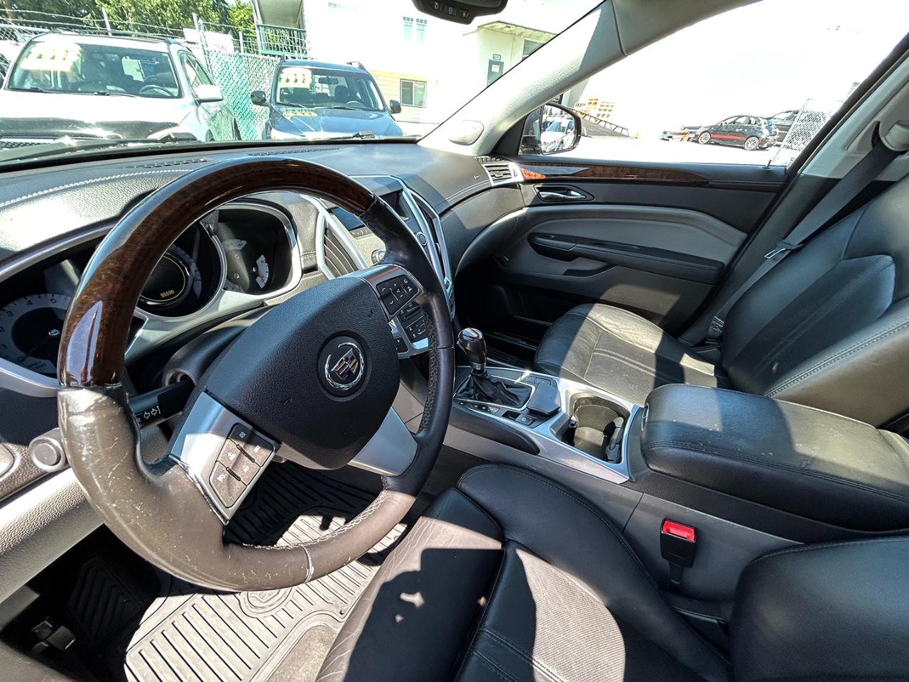 Cadillac SRX AWD 4dr Luxury Collection 2010