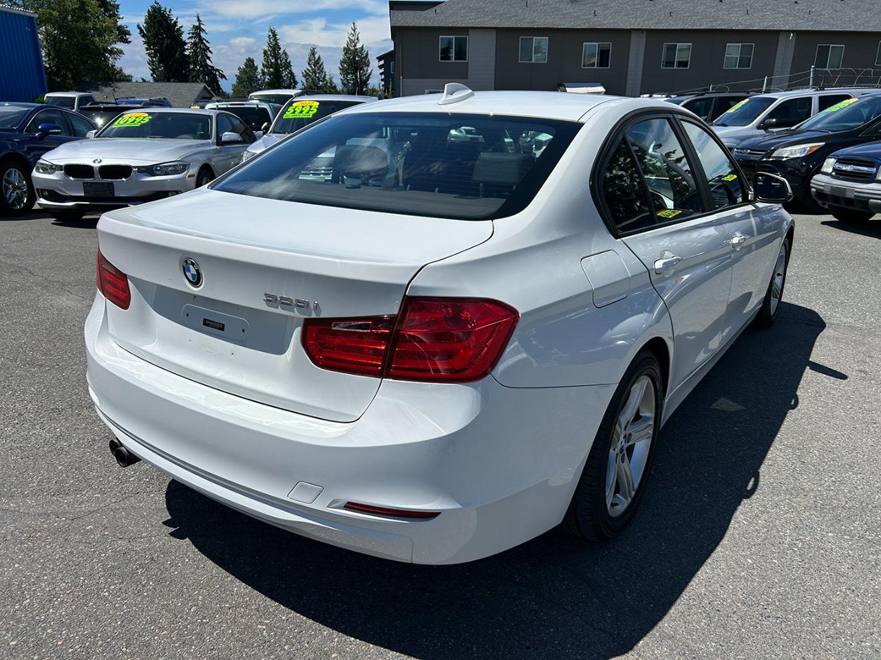 BMW 3 Series 4dr Sdn 328i RWD 2013