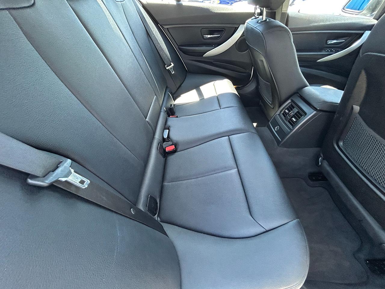 BMW 3 Series 4dr Sdn 328i RWD 2013