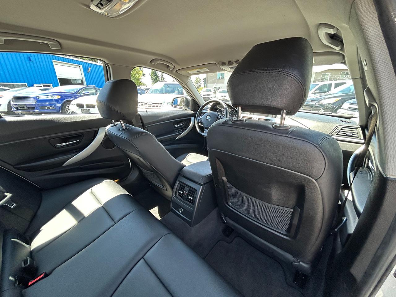 BMW 3 Series 4dr Sdn 328i RWD 2013