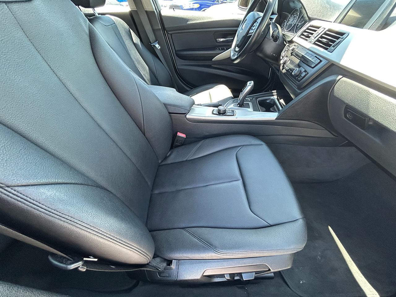 BMW 3 Series 4dr Sdn 328i RWD 2013