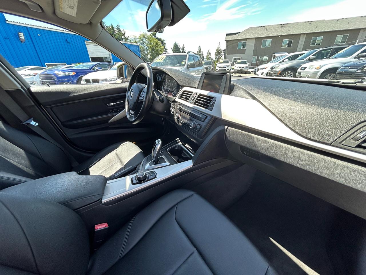 BMW 3 Series 4dr Sdn 328i RWD 2013